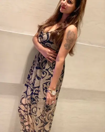 Palalahada Escort